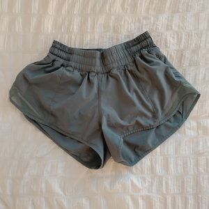 lululemon hotty hot shorts 2.5 inch